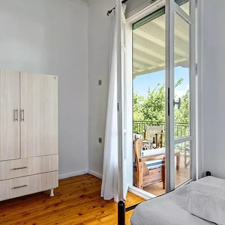 公寓 Woodpecker House Lefkada 利吉亚