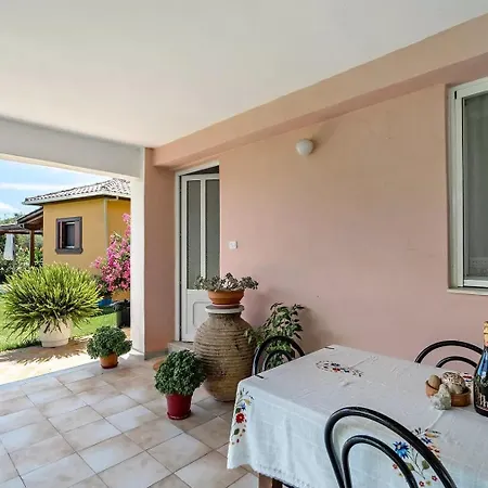 Woodpecker House Lefkada شقة ليغيا